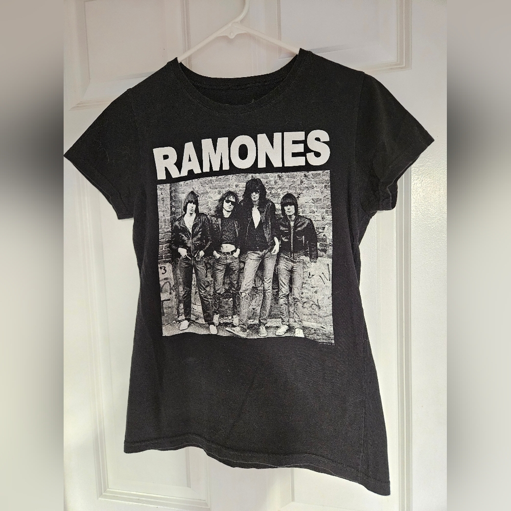 Ramones rock tee